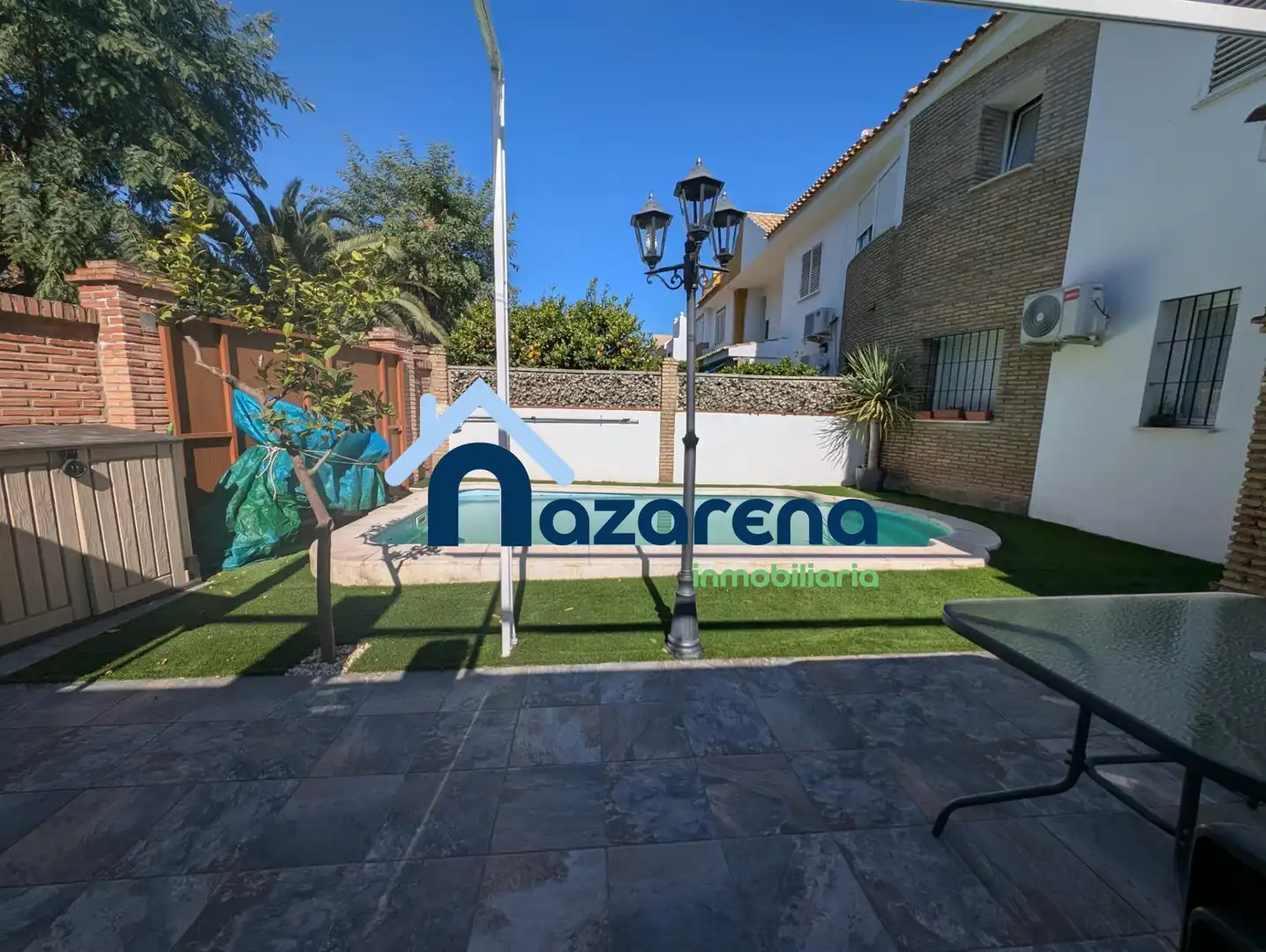 Jardí de Casa o xalet en venda en Dos Hermanas amb Aire condicionat, Jardí privat i Parquet