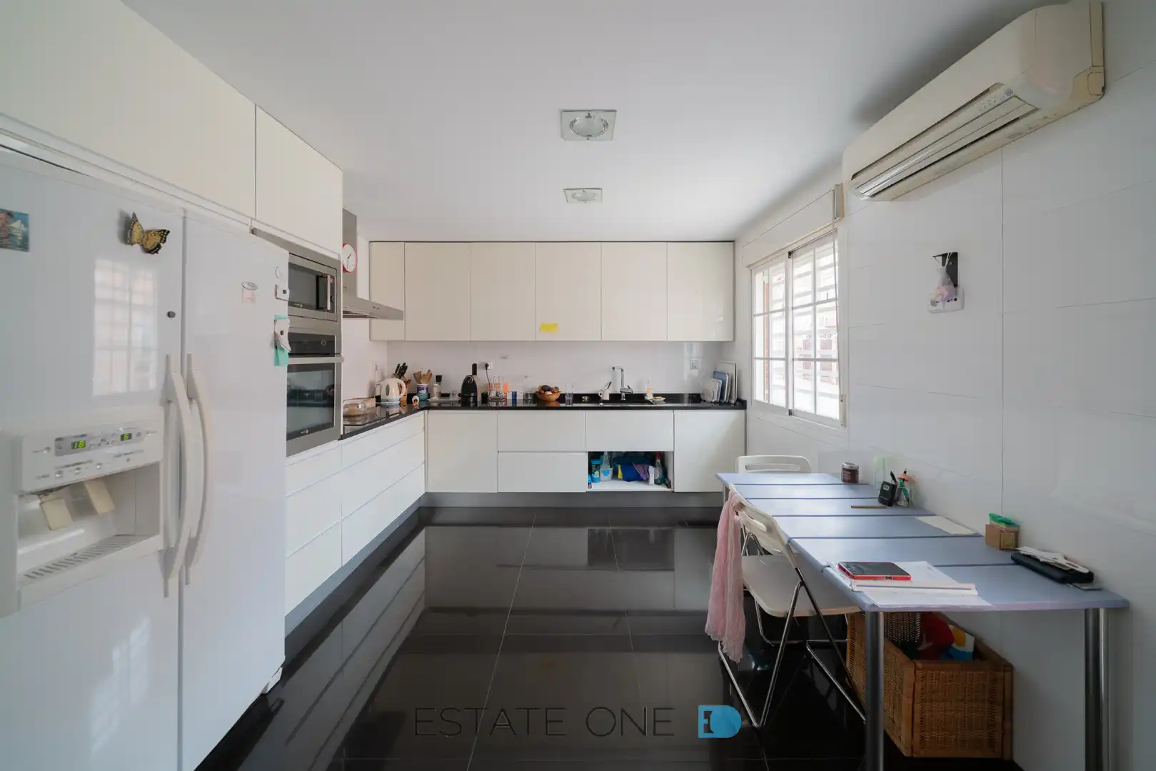 Cocina de Casa adosada en venta en Madrid con Aire acondicionado, Calefacción y Jardín privado