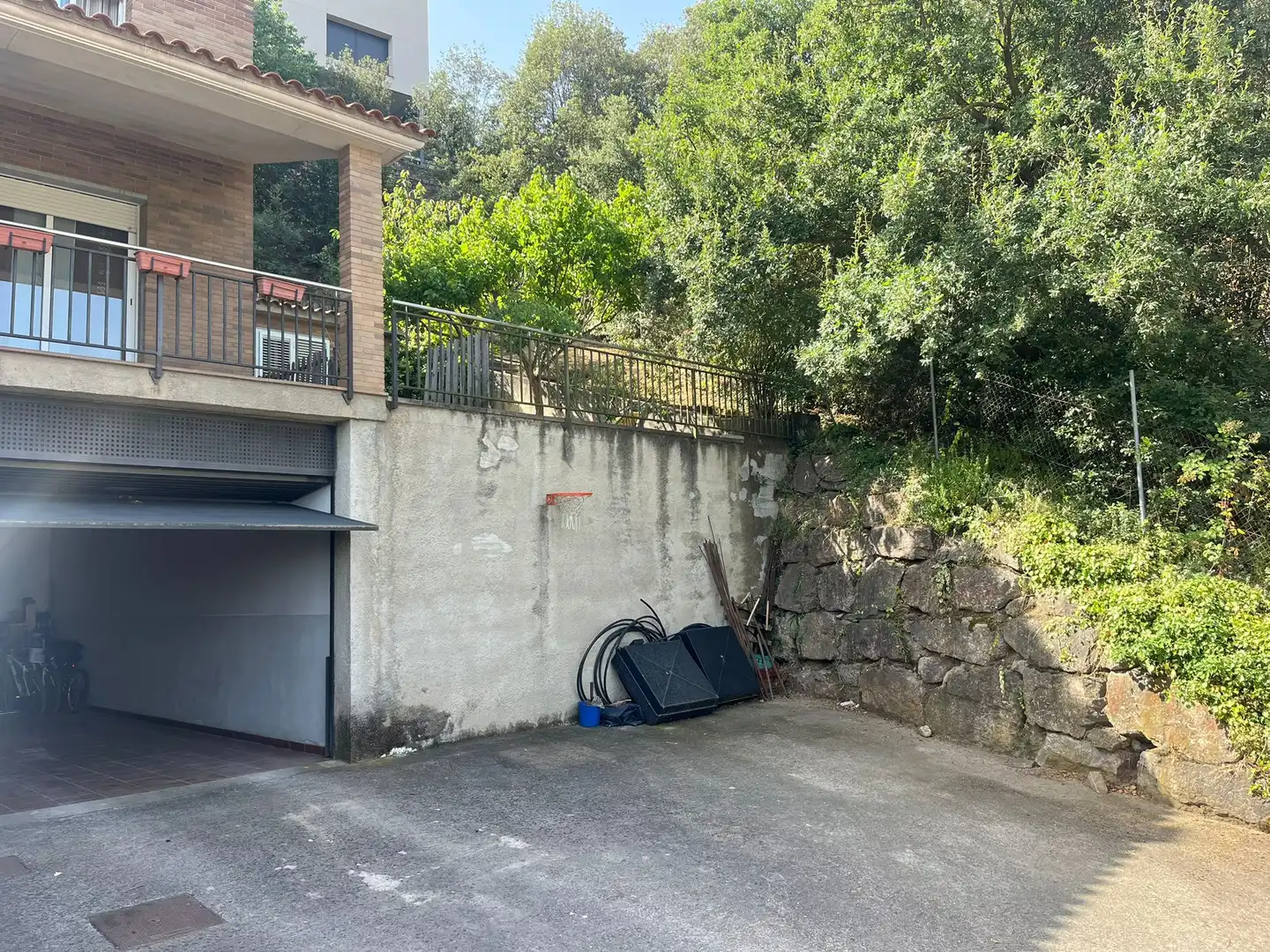 Aparcament de Casa o xalet en venda en Vilanova del Vallès amb Calefacció, Jardí privat i Terrassa