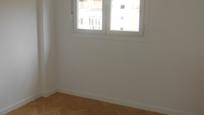 Bedroom of Flat to rent in  Madrid Capital  with Air Conditioner and Swimming Pool