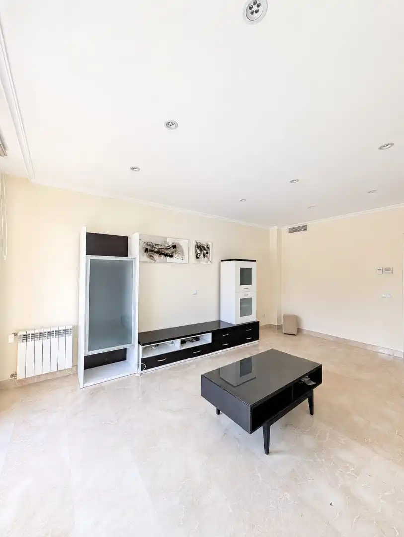 Wohnzimmer von Wohnung zur Miete in Boadilla del Monte mit Klimaanlage, Heizung und Terrasse