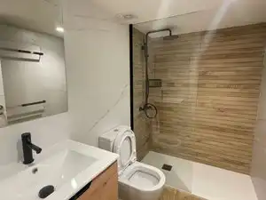 Bany de Apartament en venda en Gijón  amb Calefacció i Forn