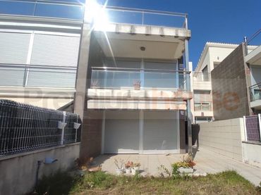 Casa amb piscina en venda a Calle Auguste Renoir