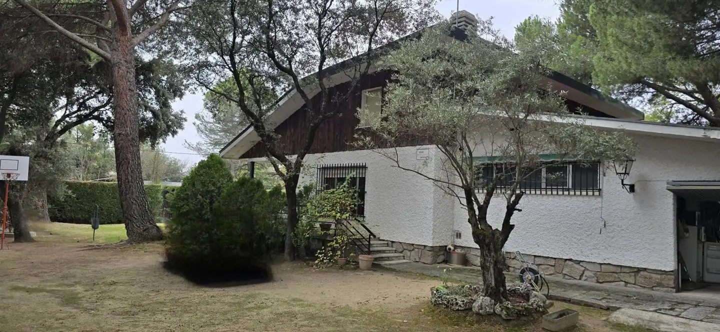 Exterior view of Houses for sale in Guadarrama  with Terrace and Furnished