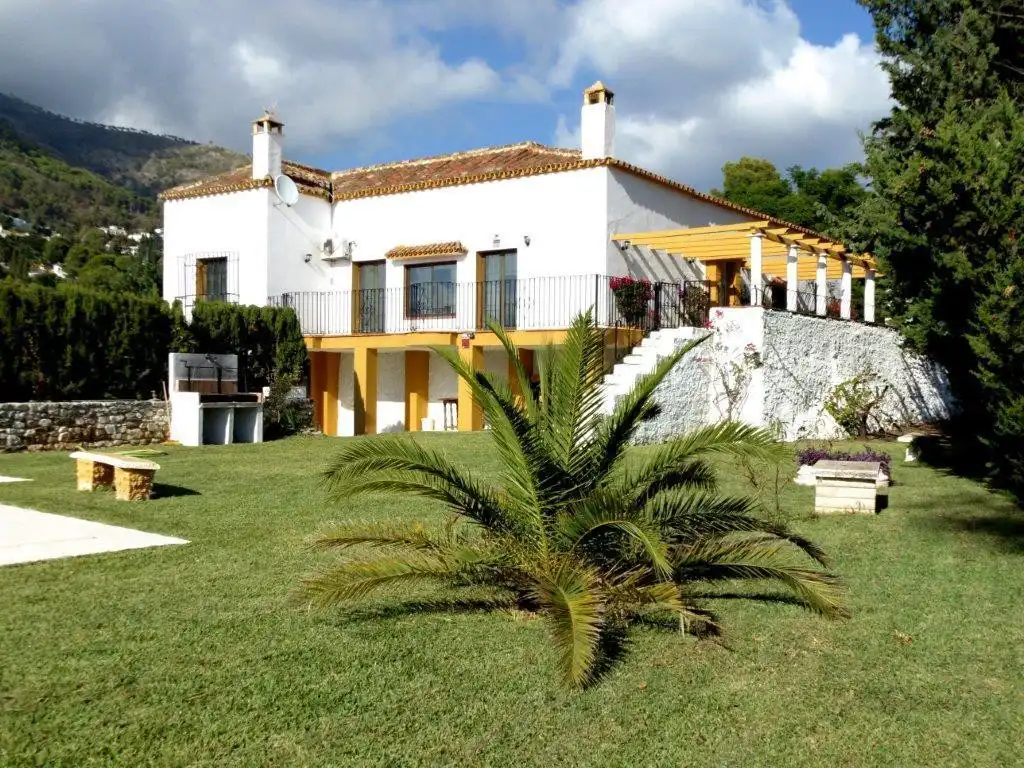 Chalet con jardín en venta en Mijas pueblo, imagen 2