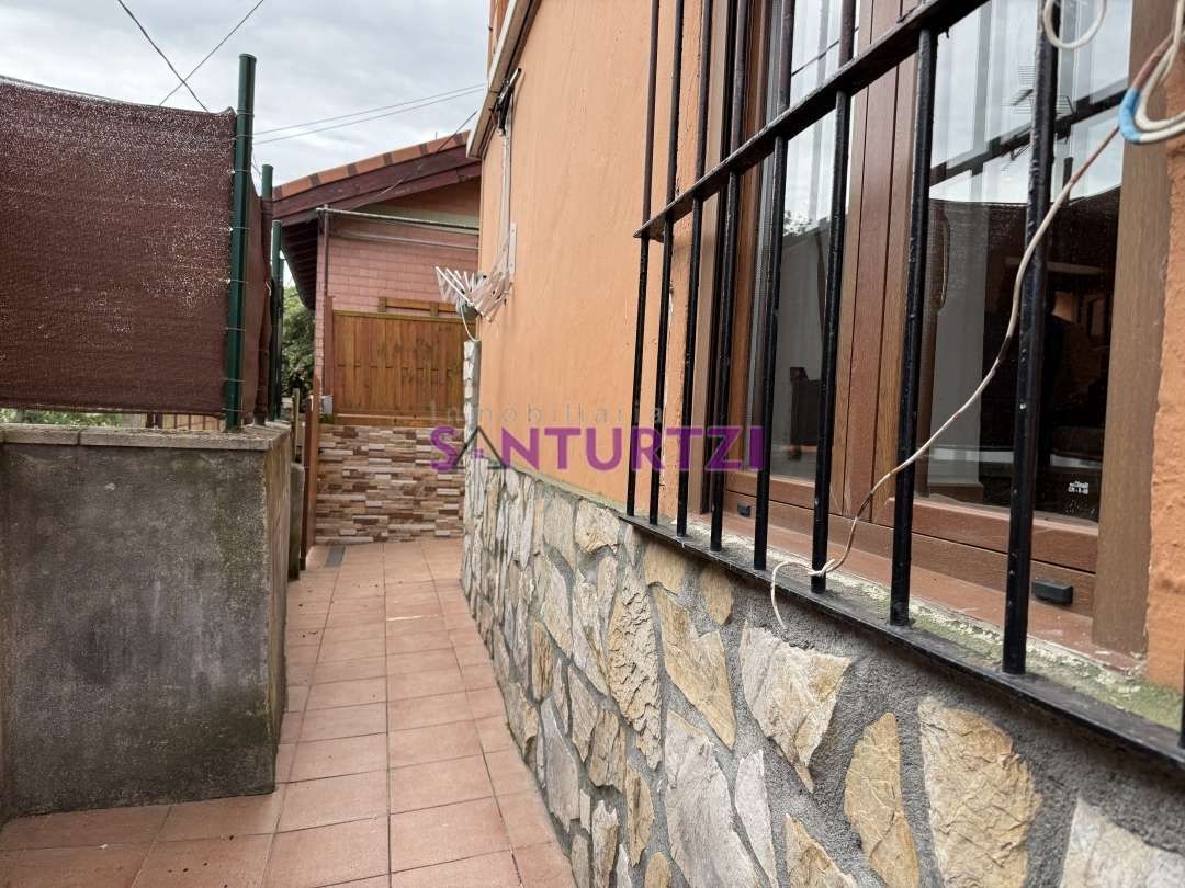 Exterior view of House or chalet for sale in Santurtzi   with Air Conditioner, Heating and Terrace