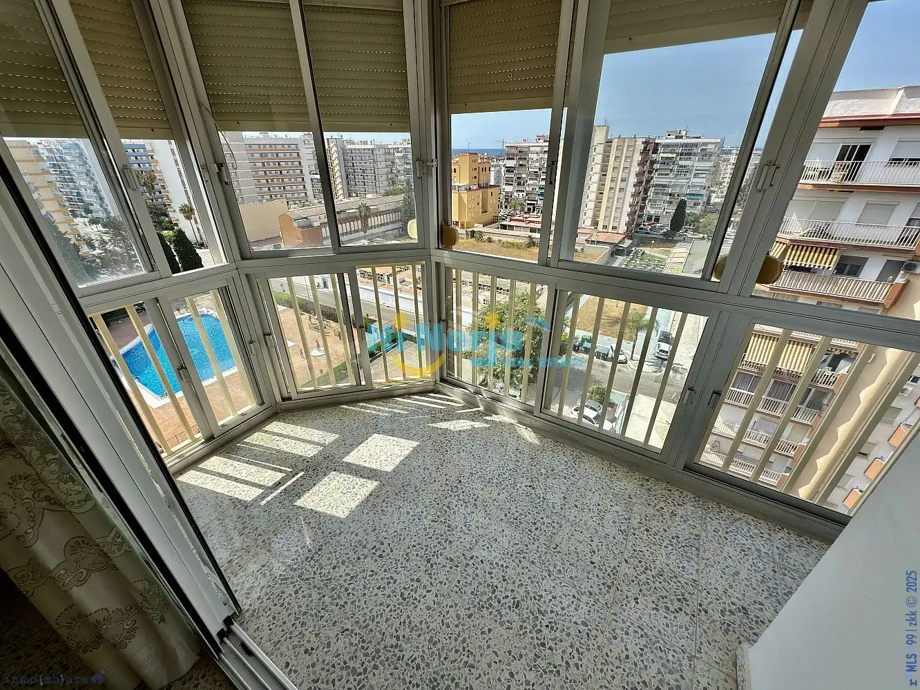 Apartamento con piscina en venta en Torre del Mar, imagen 2