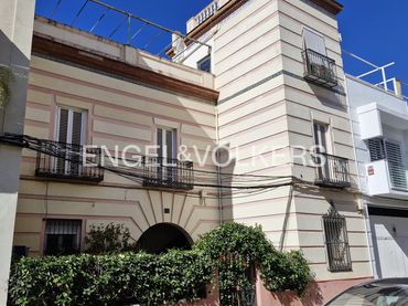 Duplex with balcony for sale in Macarena