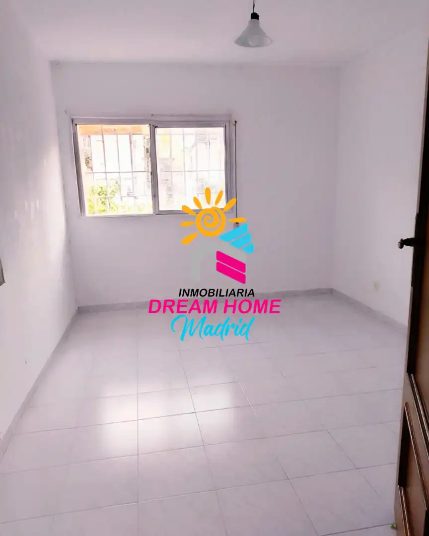 Vista exterior de Dúplex en venda en Madrid amb Calefacció i Jardí privat