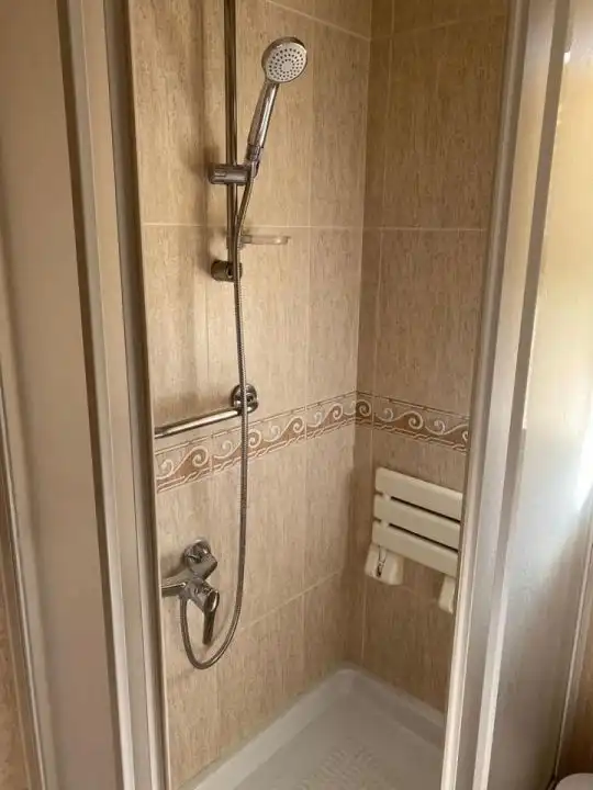 Bathroom of Flat for rent in Granada  with Air Conditioner, Heating and Furnished