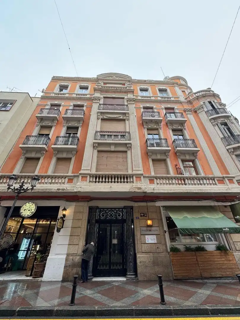 Vista exterior de Ático en venta en Alicante / Alacant con Balcón