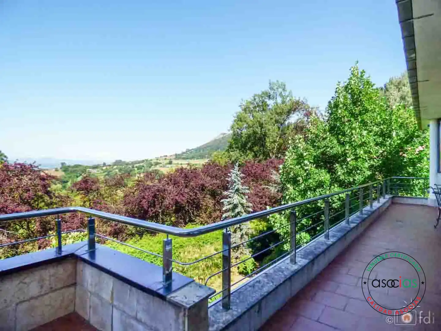 Terrassa de Casa o xalet en venda en Oviedo  amb Calefacció, Jardí privat i Parquet