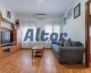 Living room of Building for sale in  Madrid Capital