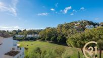 Vista exterior de Dúplex en venda en Benahavís amb Aire condicionat, Calefacció i Terrassa