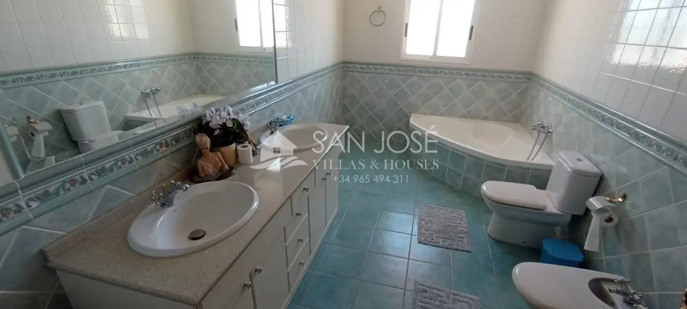 Baño de Casa o chalet en venta en Crevillent con Aire acondicionado, Calefacción y Jardín privado