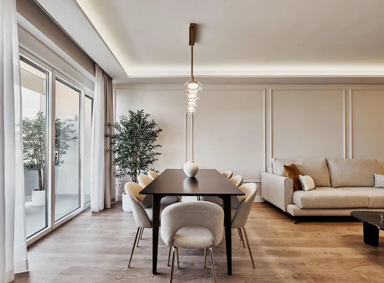 Menjador de Apartament en venda en Madrid amb Calefacció, Terrassa i Moblat