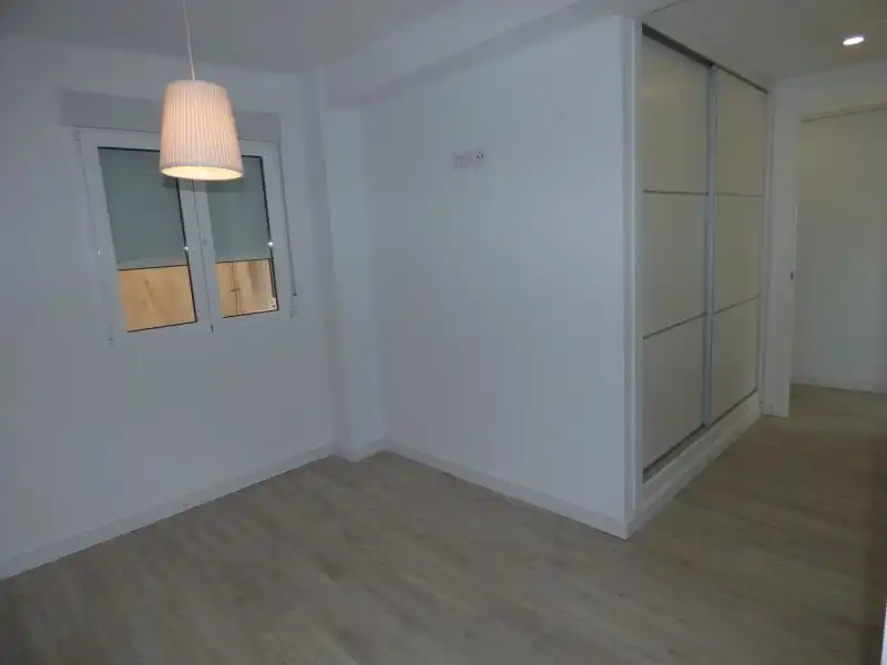 Piso de alquiler en En Corts - Doctor Waksman