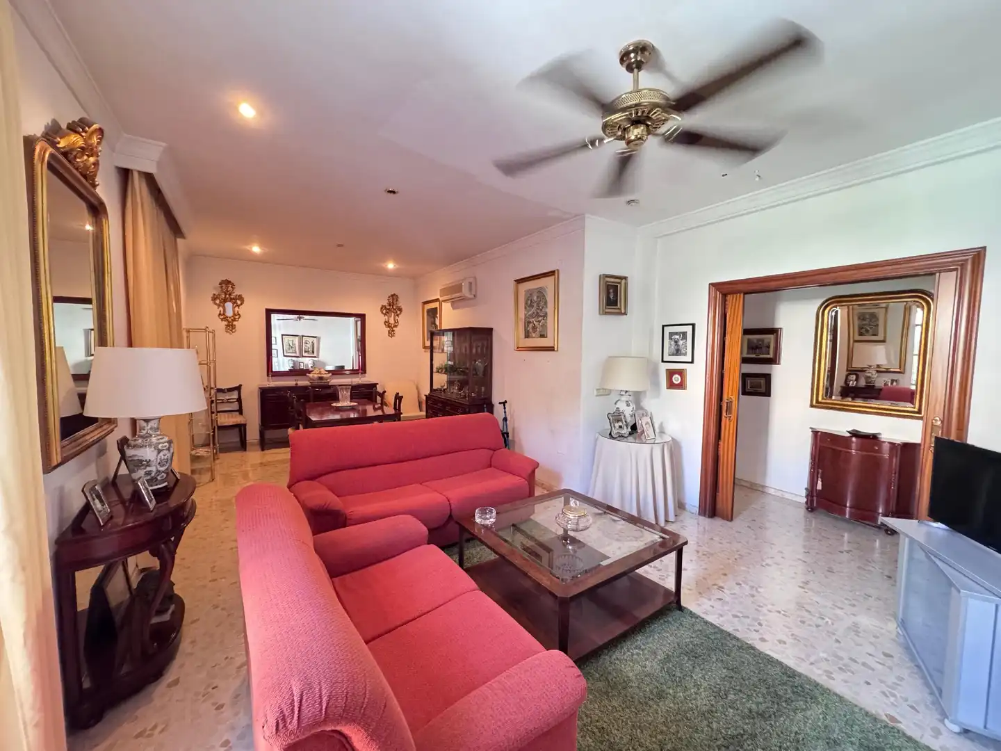 Wohnzimmer von Einfamilien-Reihenhaus zum Verkauf in Málaga mit Klimaanlage und Heizung