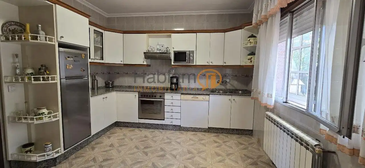 Cocina de Casa o chalet en venta en Vilagarcía de Arousa con Calefacción, Jardín privado y Terraza