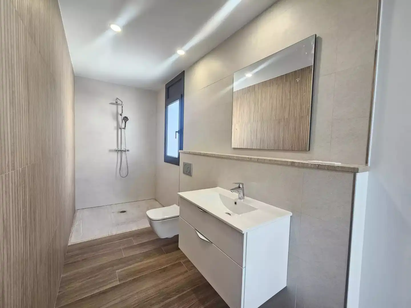 Bathroom of Houses for sale in Empuriabrava  with Air Conditioner, Heating and Swimming Pool