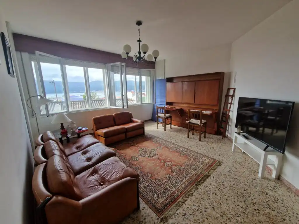 Sala de estar de Piso en venta en Boiro con Parquet, Trastero y Amueblado