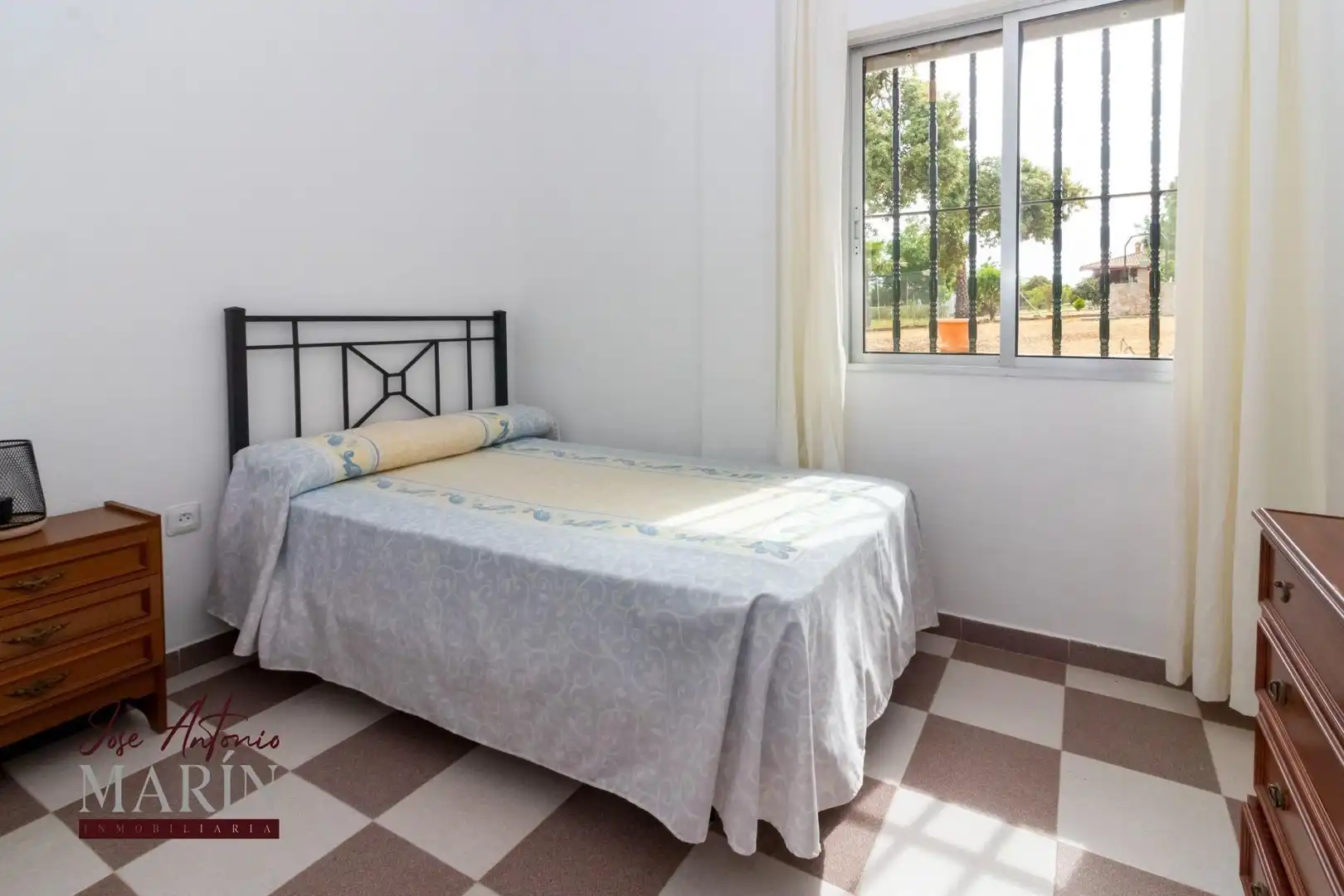 Habitación de Casa o chalet en venta en Badajoz con Aire acondicionado, Jardín privado y Piscina