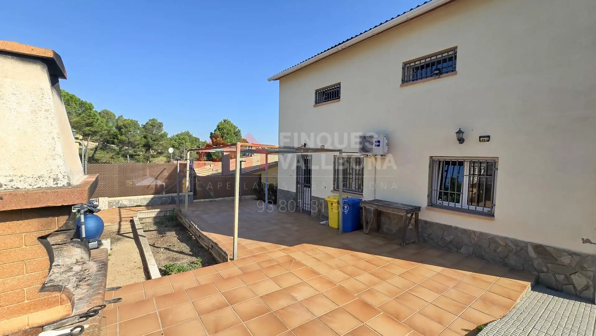 Vista exterior de Casa o xalet en venda en La Torre de Claramunt amb Aire condicionat, Calefacció i Jardí privat