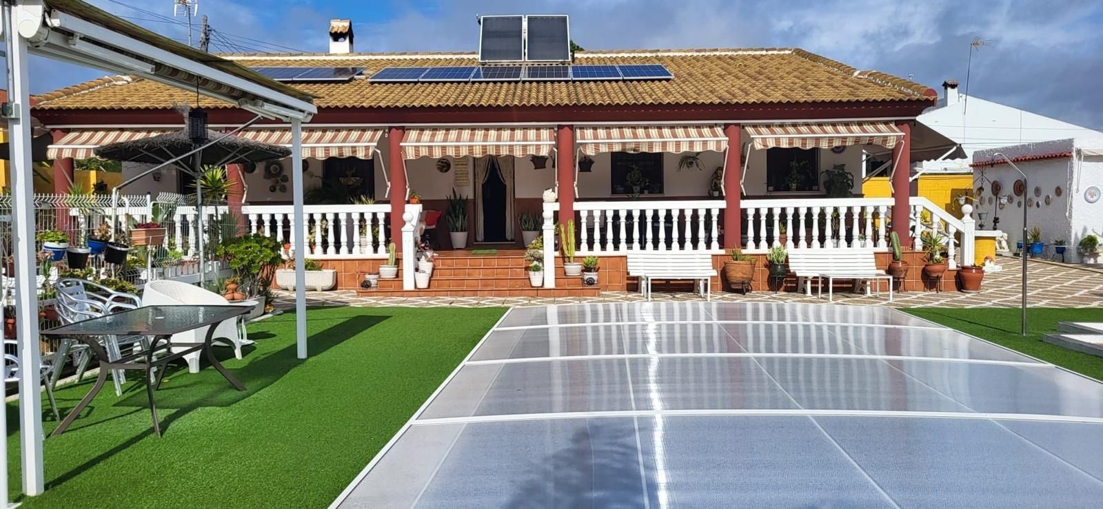 Exterior view of Houses for sale in Punta Umbría  with Private garden, Swimming Pool and Furnished