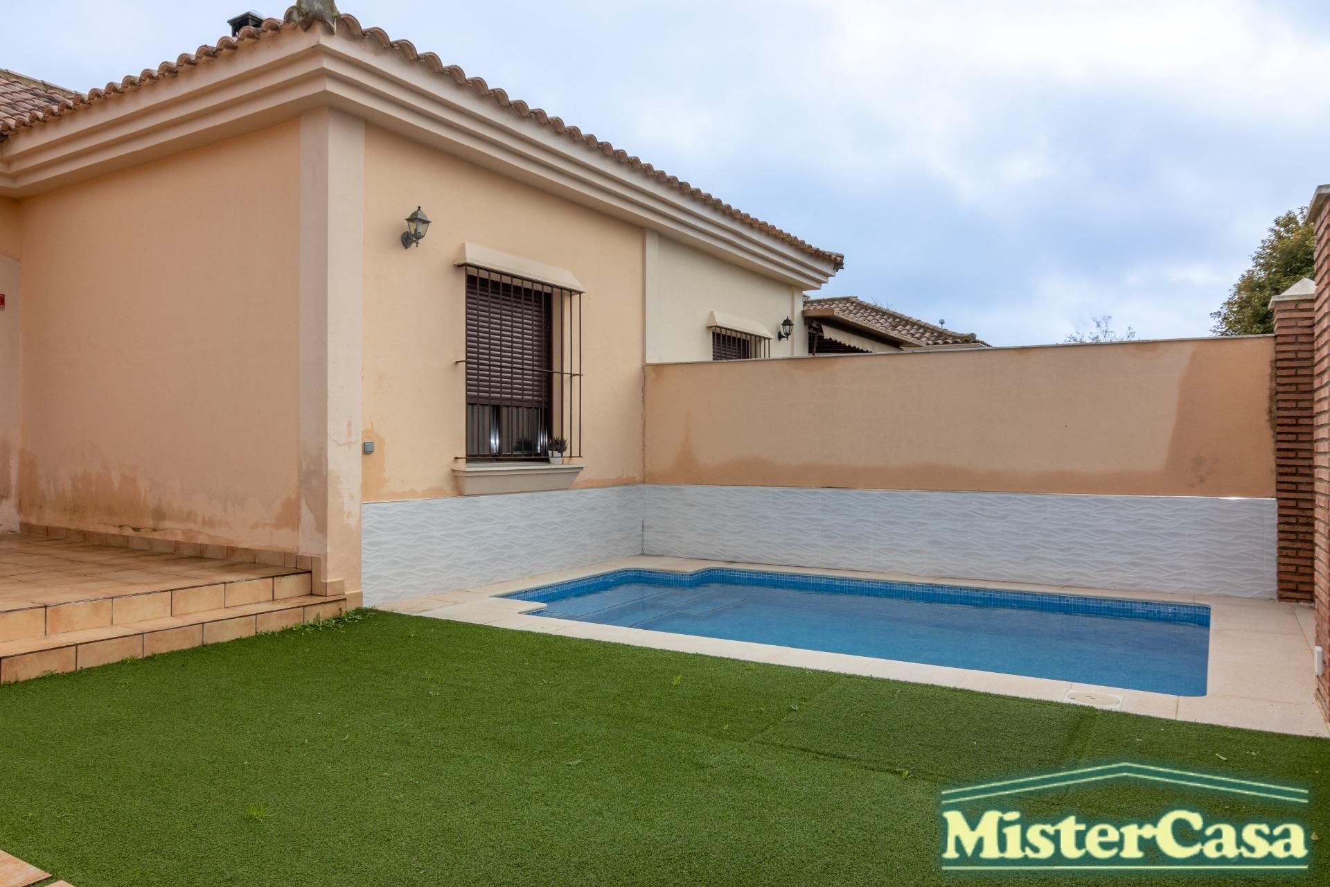 Piscina de Casa adosada en venta en Jerez de la Frontera con Aire acondicionado, Jardín privado y Terraza