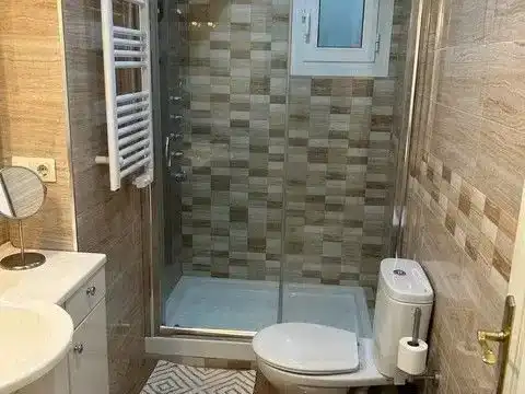 Badezimmer von Wohnung zur Miete in Benalmádena mit Klimaanlage, Schwimmbad und Balkon