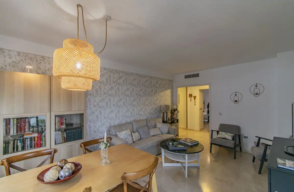 Sala d'estar de Apartament en venda en Estepona amb Aire condicionat, Traster i Moblat