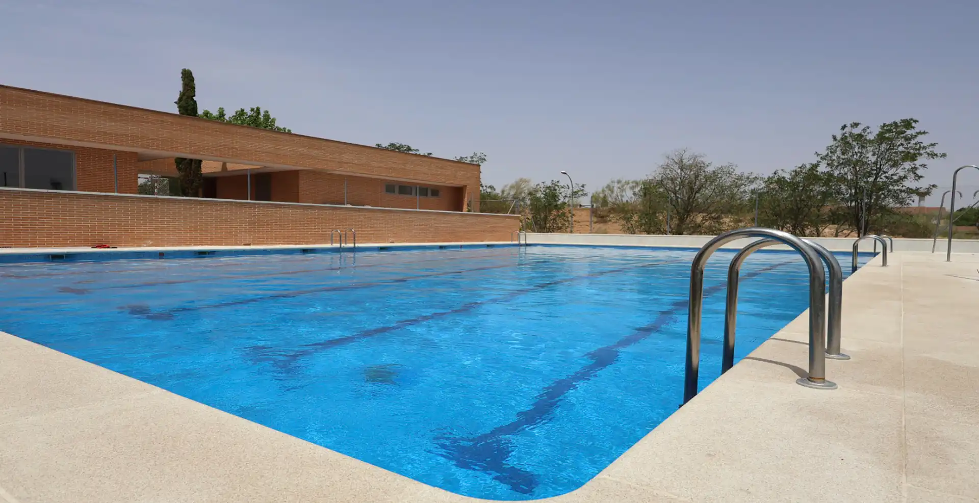 Piscina de Casa adosada en venda en Toledo amb Jardí privat, Terrassa i Traster