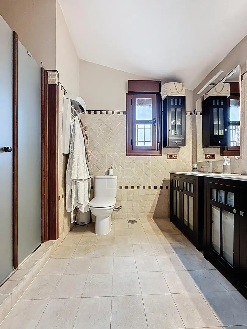 Baño de Casa o chalet en venta en Albolote con Aire acondicionado, Calefacción y Jardín privado
