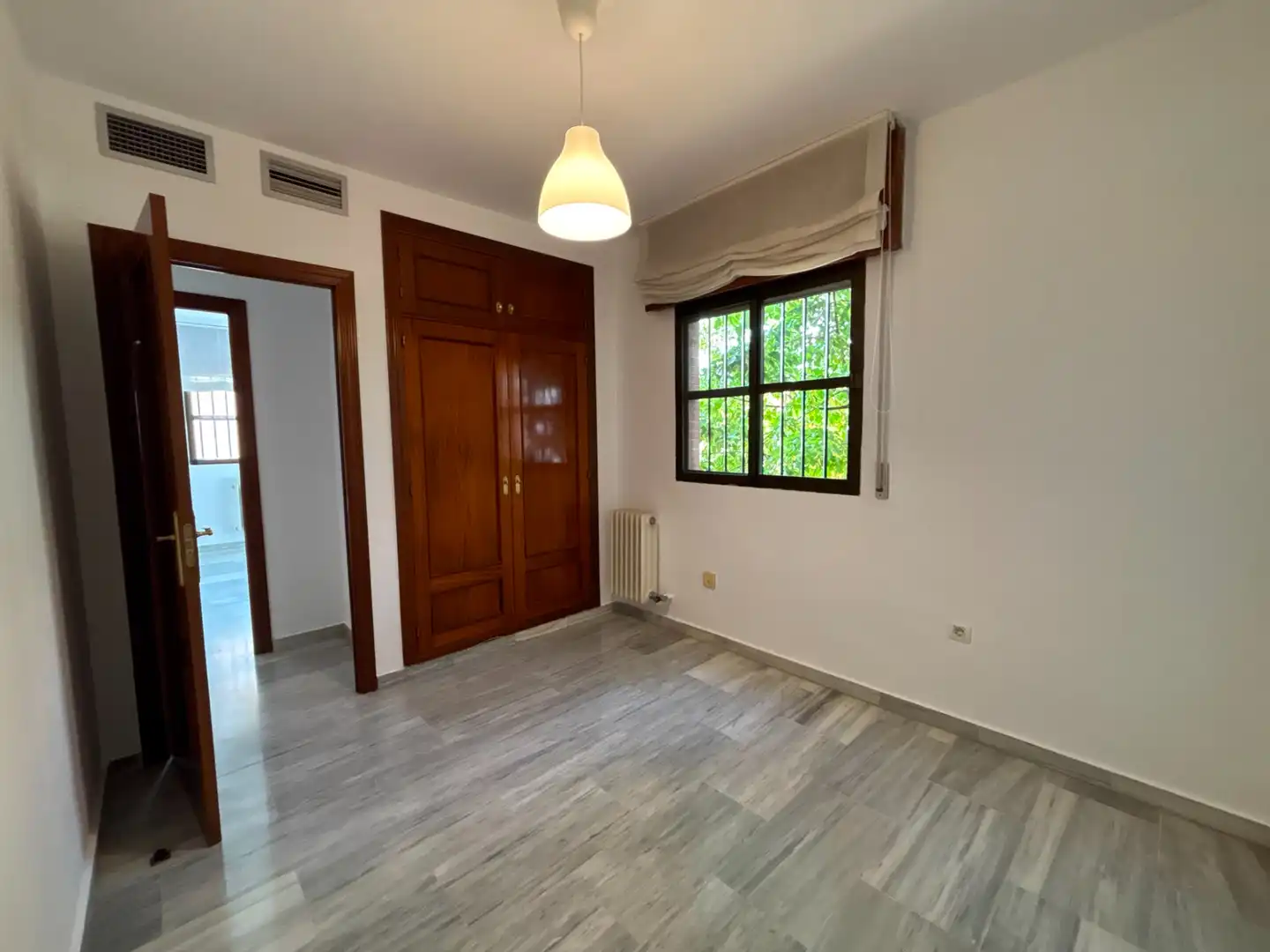Bedroom of Flat for rent in Granada  with Air Conditioner, Heating and Washing machine