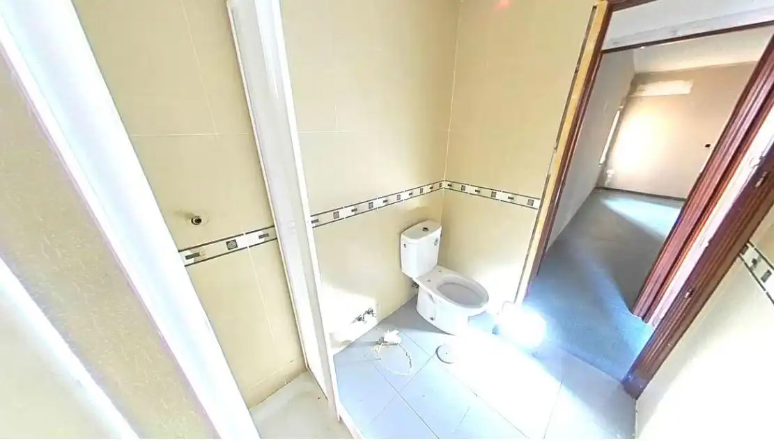 Bany de Planta baixa en venda en Linares