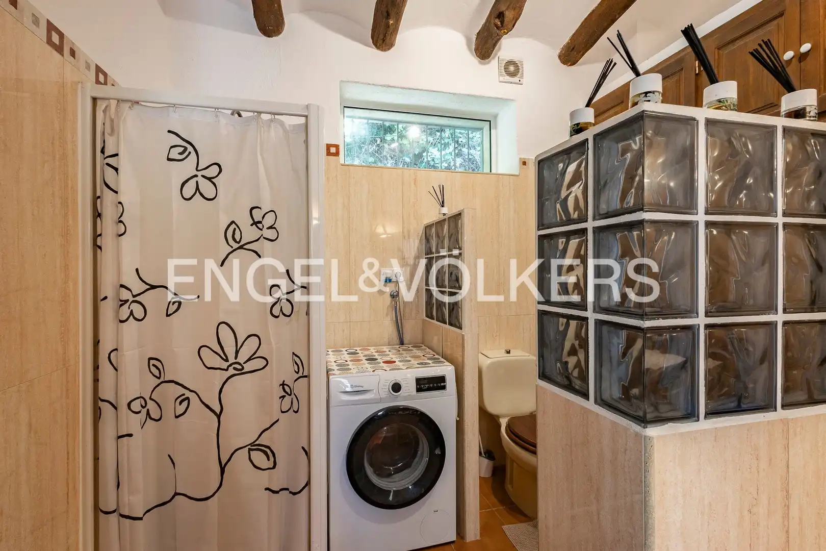 Cuina de Casa o xalet en venda en Torrelles de Foix amb Calefacció, Jardí privat i Terrassa