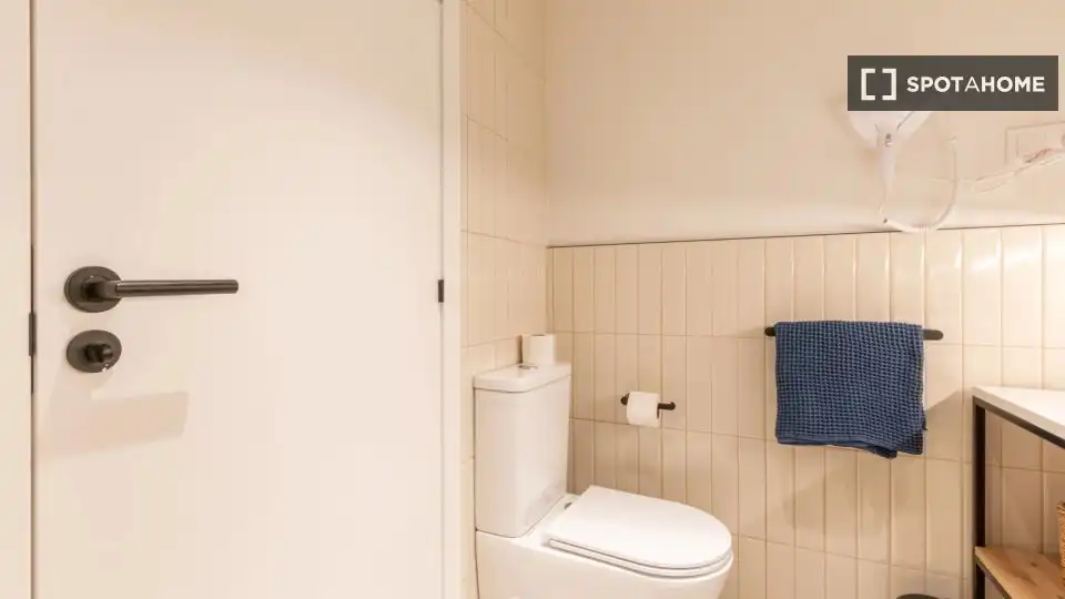 Bany de Pis de lloguer en Alcobendas amb Aire condicionat, Calefacció i Moblat