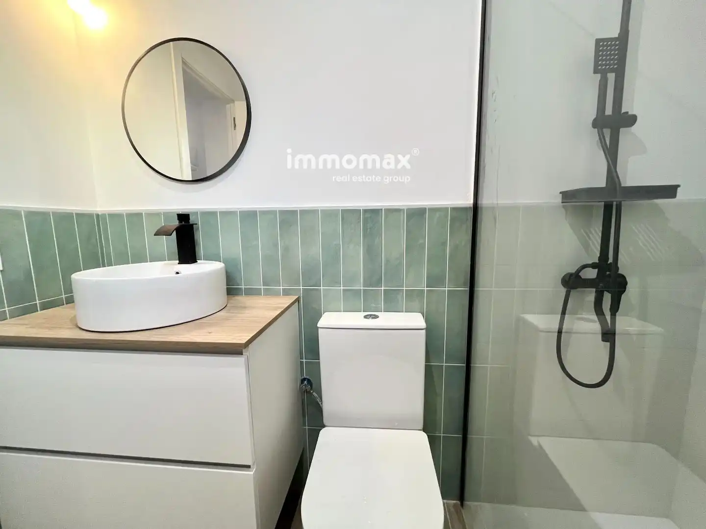 Bathroom of Houses for sale in Vilanova i la Geltrú  with Terrace and Storage room