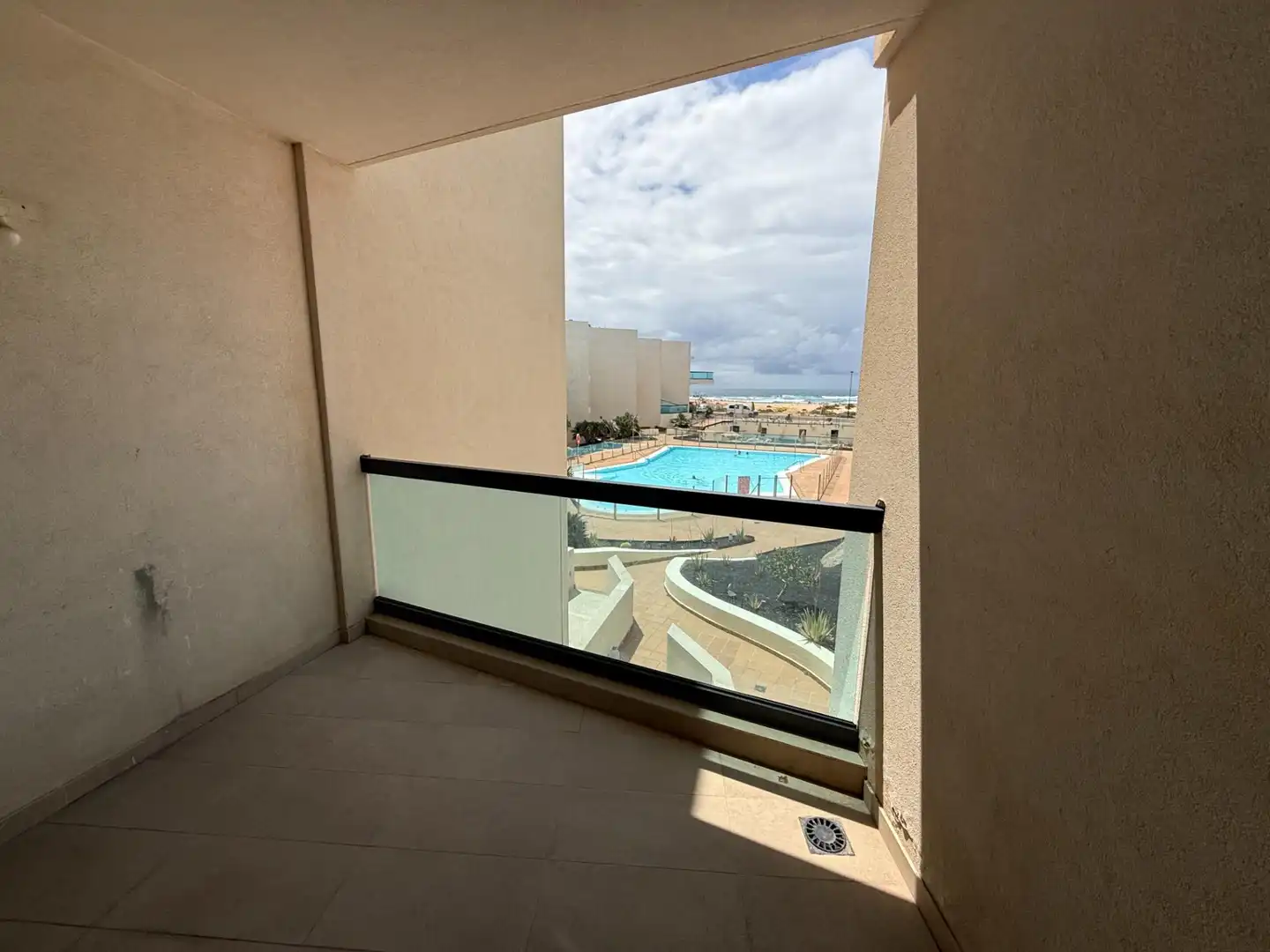 Piscina de Apartament en venda en La Oliva amb Terrassa, Balcó i Piscina comunitària