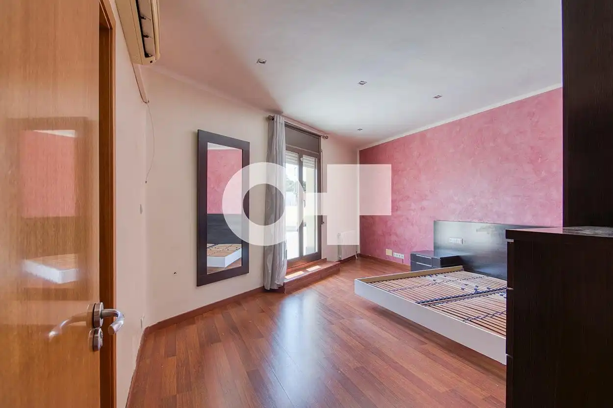 Habitación de Ático en venta en Castelldefels con Calefacción, Parquet y Terraza