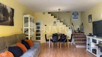 Sala d'estar de Casa adosada en venda en Alella amb Aire condicionat, Calefacció i Terrassa