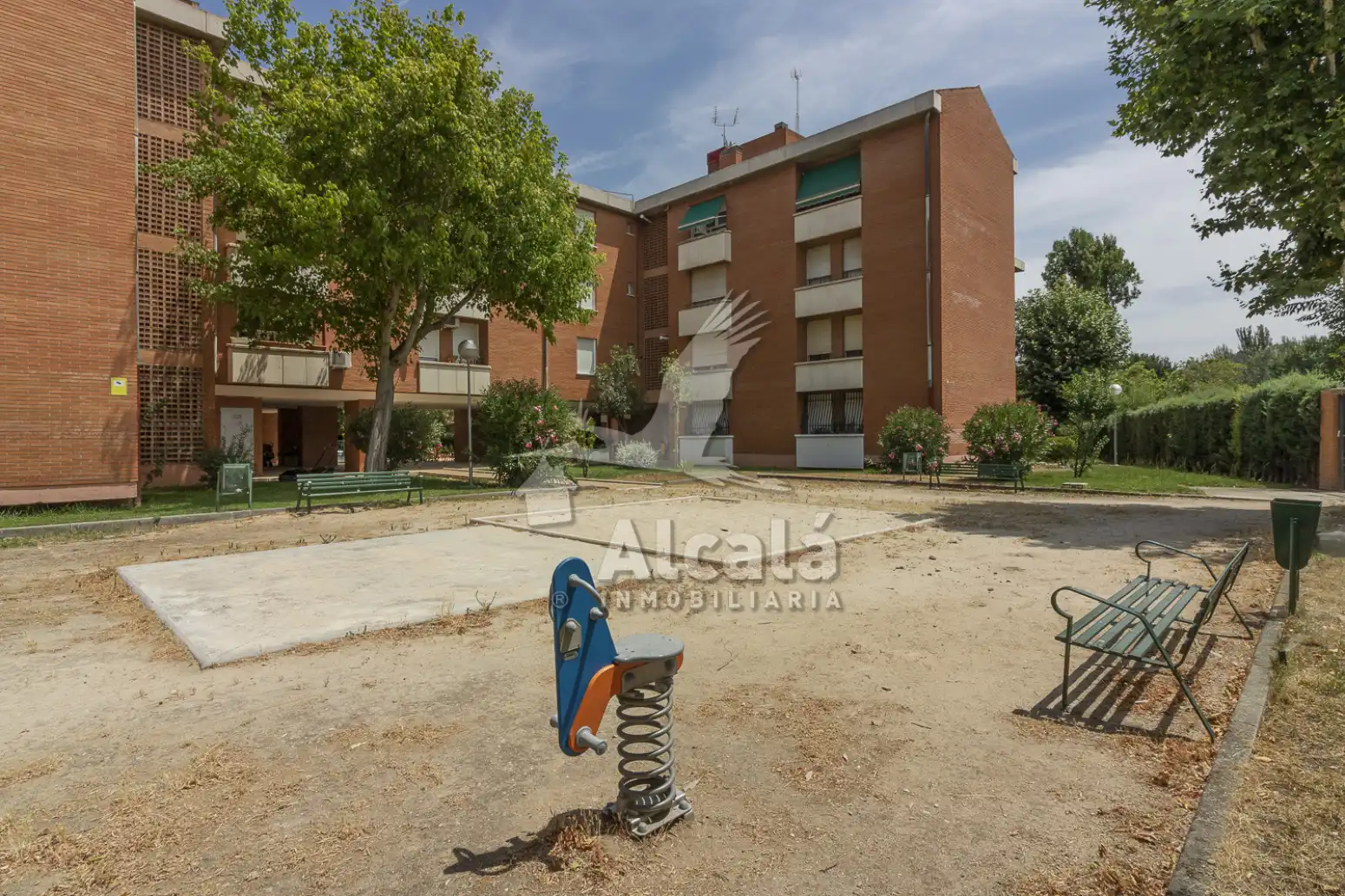 Aparcament de Pis en venda en Alcalá de Henares amb Aire condicionat, Calefacció i Moblat