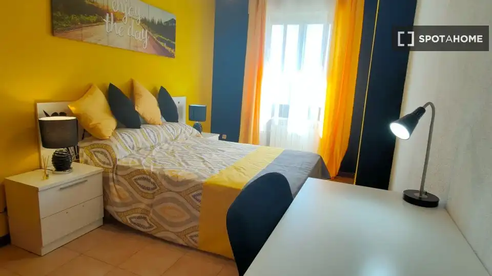 Schlafzimmer von Wohnung zur Miete in Alcalá de Henares mit Klimaanlage, Heizung und Möbliert