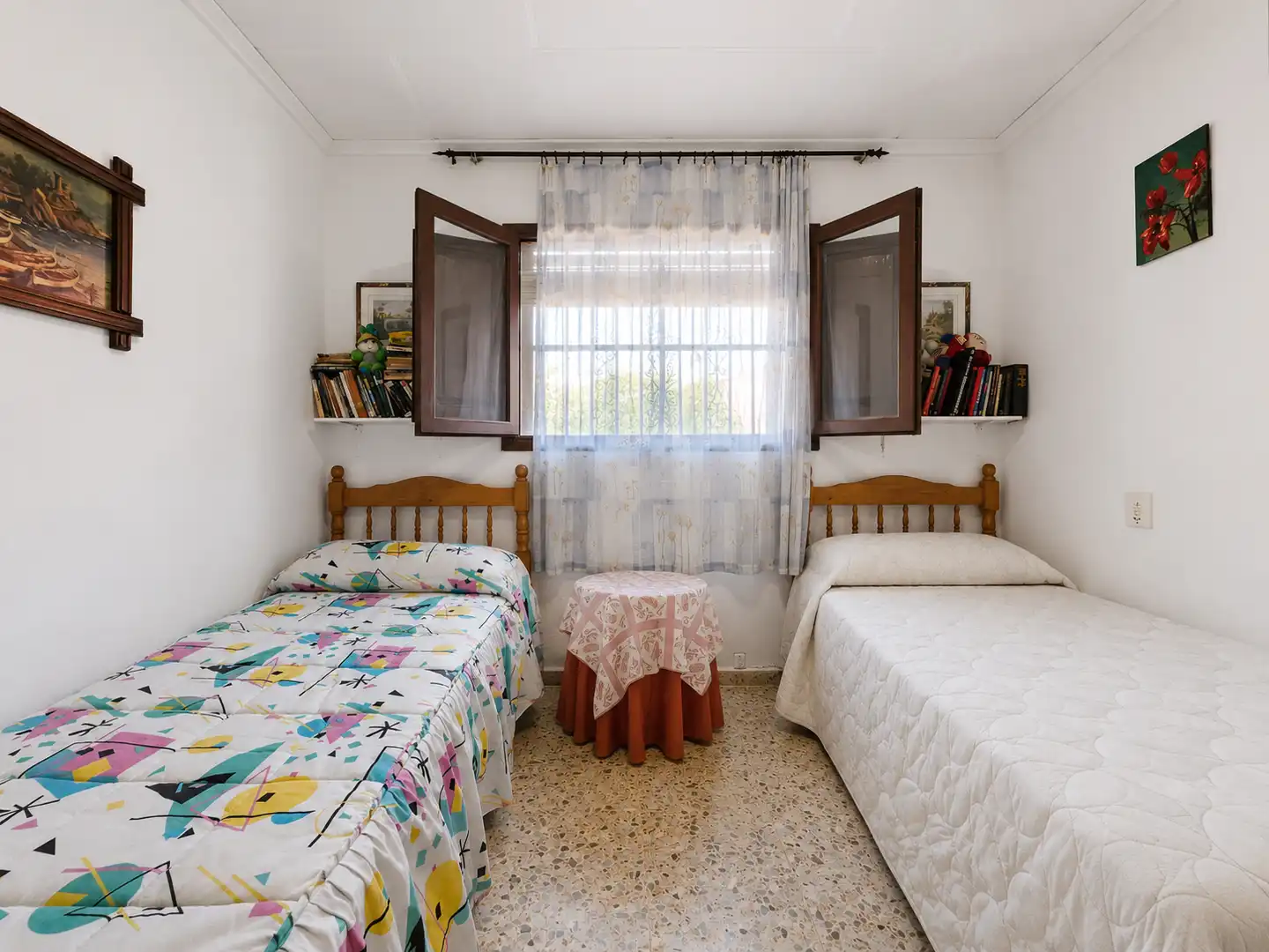 Dormitori de Casa o xalet en venda en Oliva amb Jardí privat, Piscina i Moblat