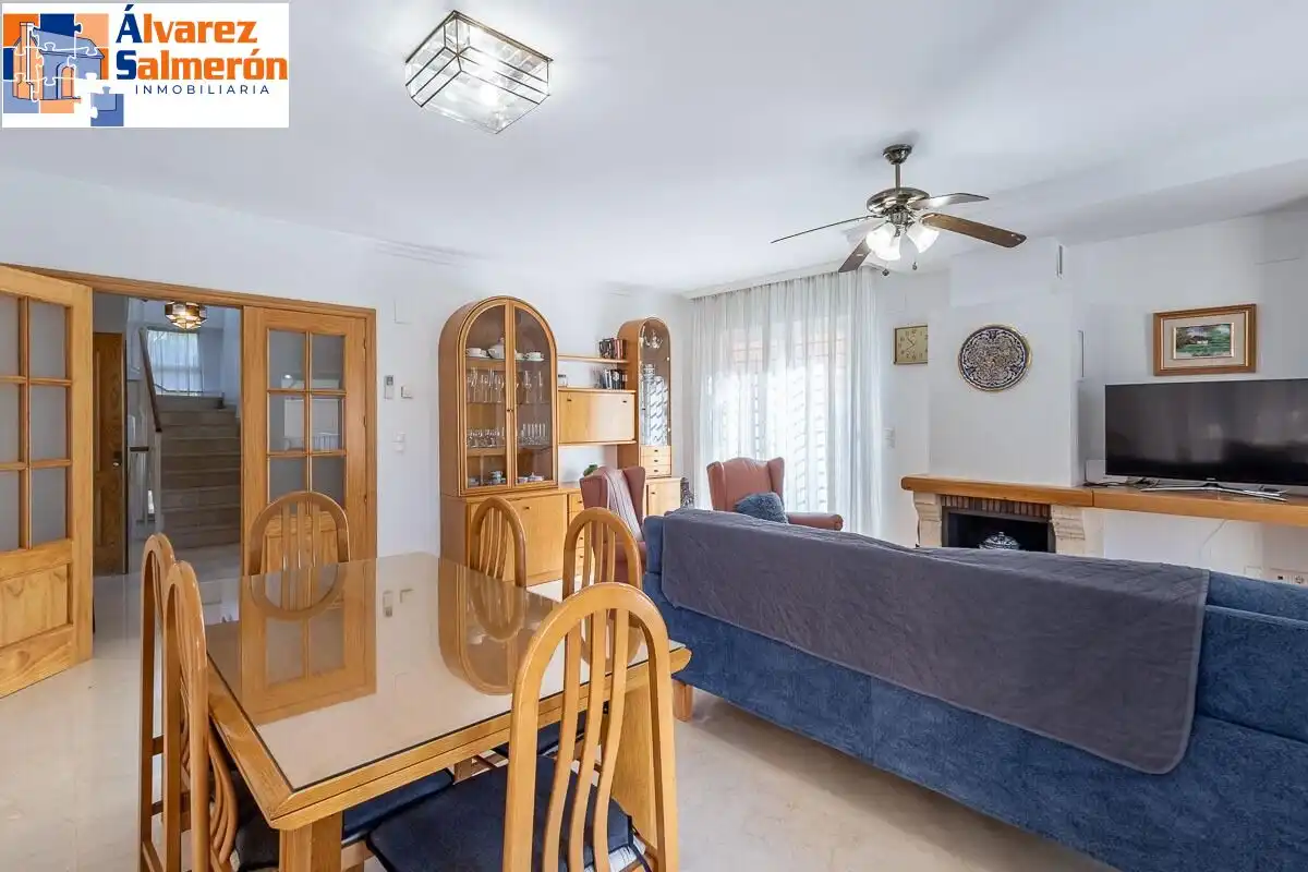 Comedor de Casa o chalet en venta en Huétor Vega con Terraza, Piscina y Balcón