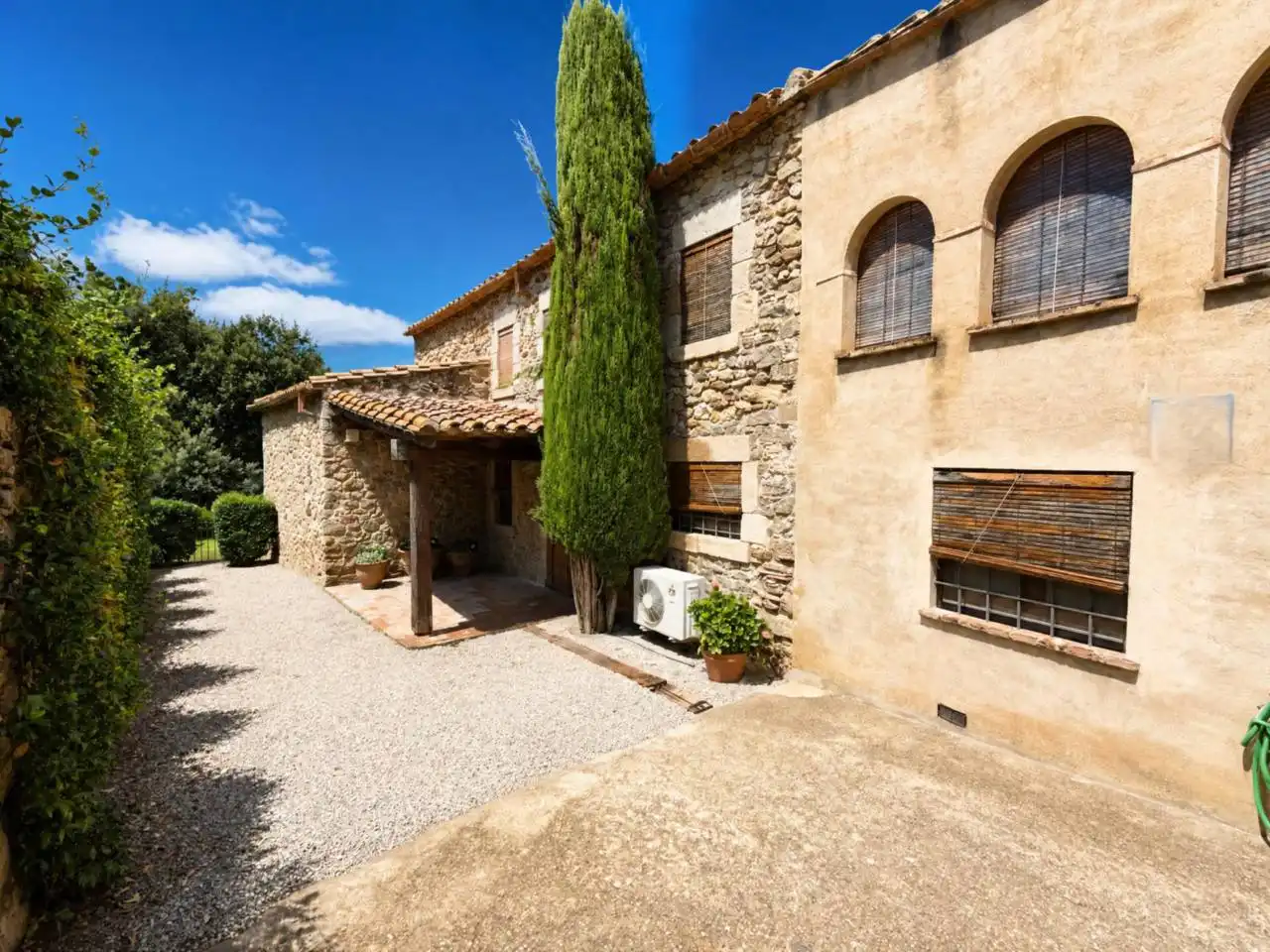Country house with garden for sale in Calle Castell d´Empordà, imagen 2