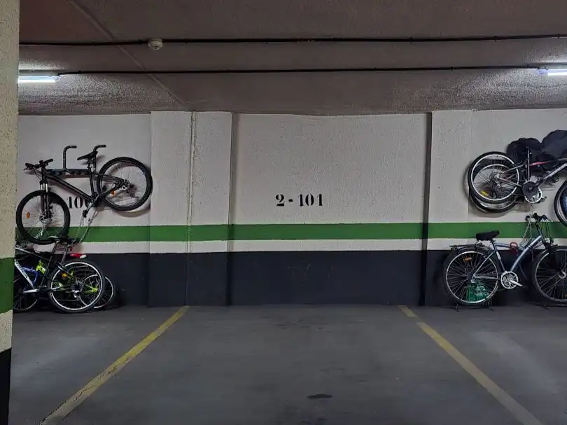 Parkplatz von Garage zur Miete in Madrid mit Alarm