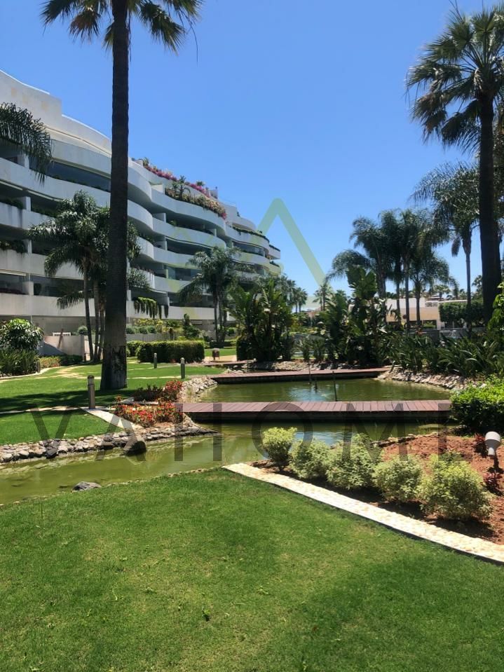 Flat to rent in Arrabal a Cañas, Puerto Banús, Nueva Andalucía, Marbella
