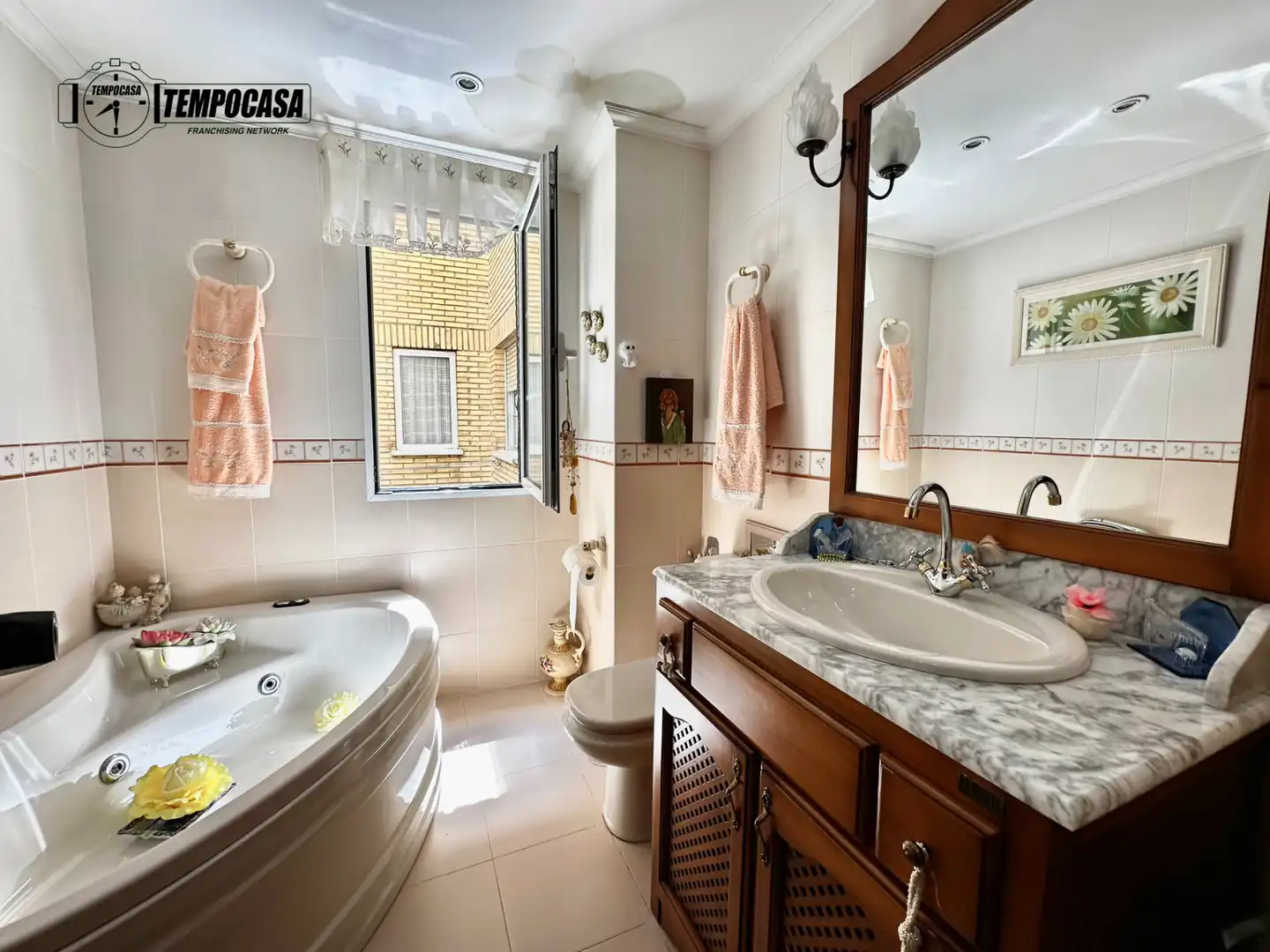 Baño de Piso en venta en Madrid con Aire acondicionado, Calefacción y Jardín privado