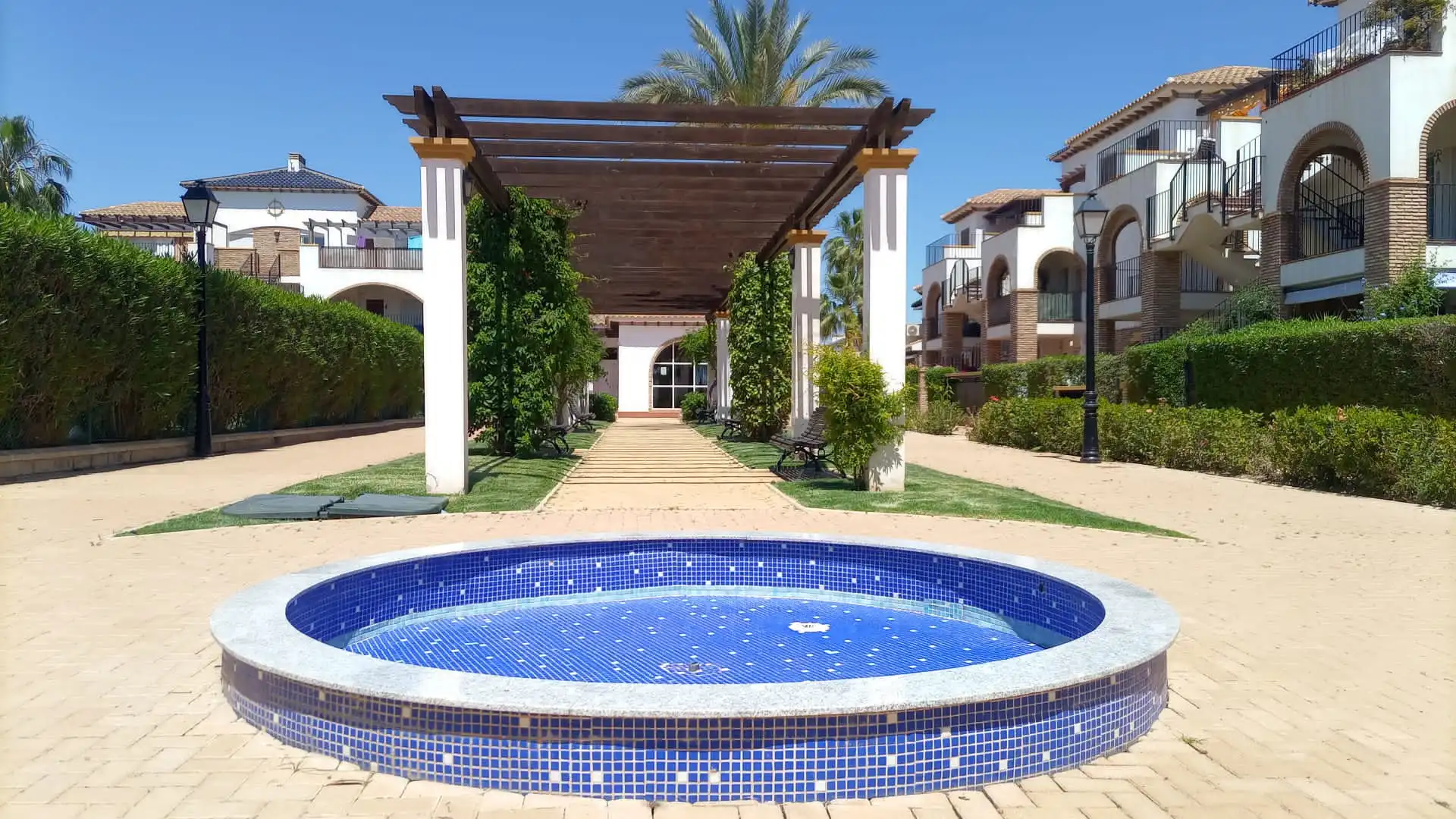 Apartment with terrace for sale in Ronda del Generalife 2